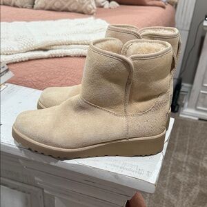 UGG Women's Tan Shearling Winter Boots